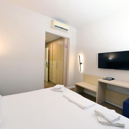 Hotel Libertas Vlorë 外观 照片