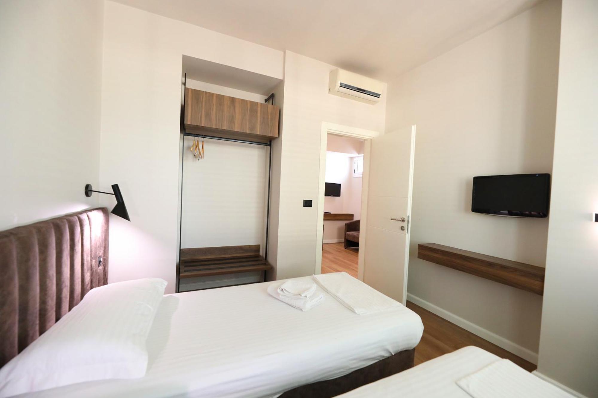 Hotel Libertas Vlorë 外观 照片
