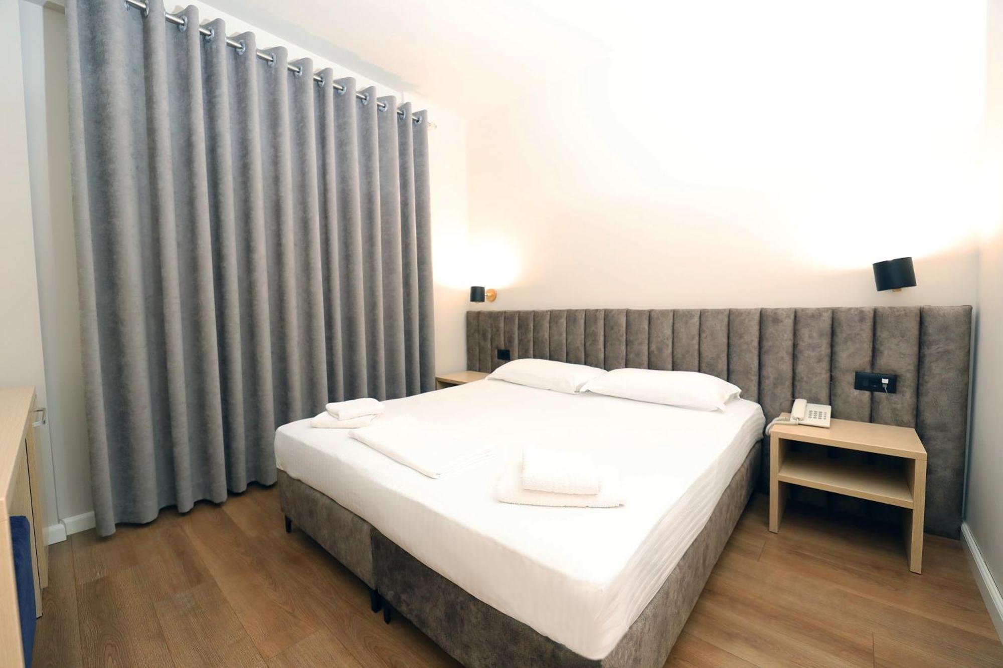 Hotel Libertas Vlorë 外观 照片